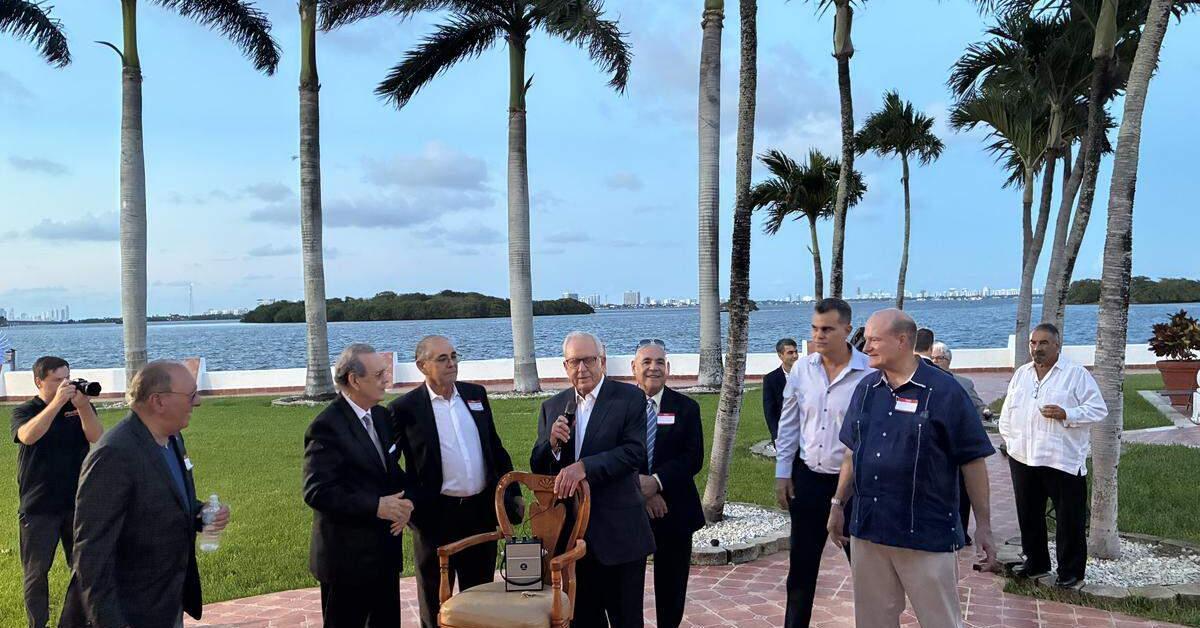 Exiliados en EE UU crean una cámara de comercio para invertir en Cuba cuando sea libre