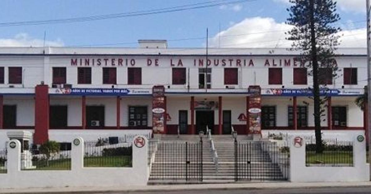 A falta de cambios estructurales, el régimen cubano reduce el número de ministerios de 27 a 20