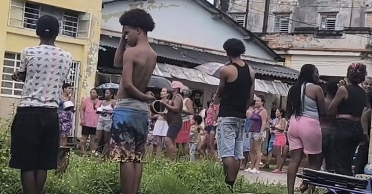 "Agua y luz", el grito desesperado de las mujeres de Luyanó, agobiadas por los constantes apagones