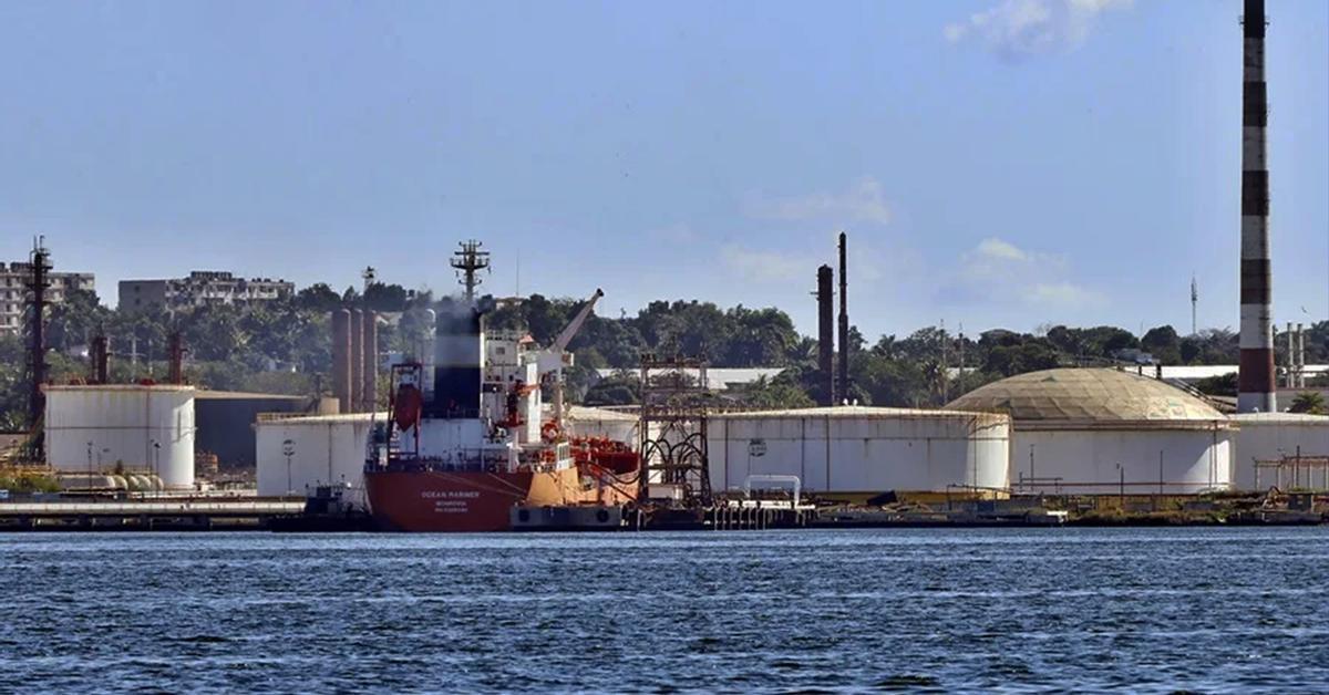 México reanudará el envío de petróleo a Cuba a través de “empresas particulares”, adelanta Sheinbaum