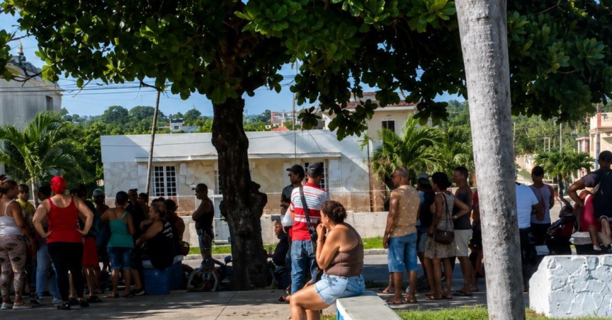 “No hay manera de seguir viviendo así”: crecen los desafíos al régimen en toda Cuba