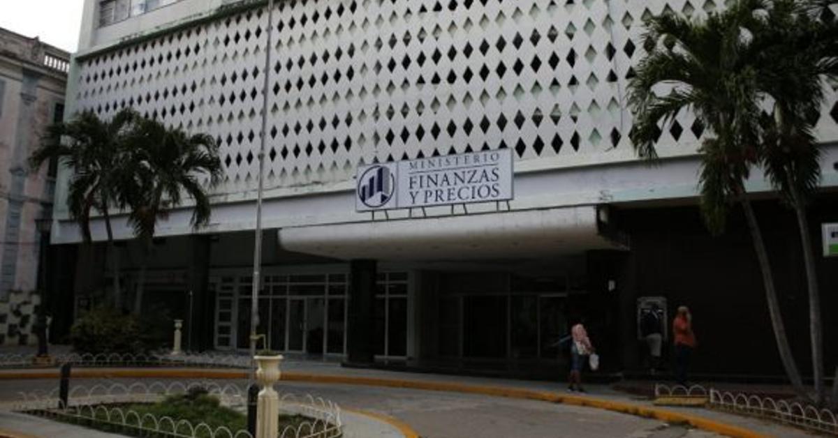 El régimen cubano oficializa un instituto para reorganizar y regular las empresas estatales