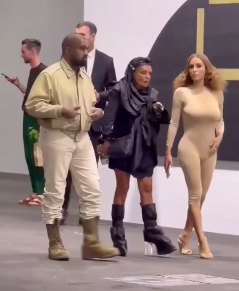 KunstaustellungKanye West schlendert mit seiner Ehefrau durch die Art Basel