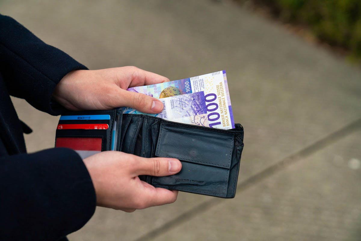 BranchenvergleichMit diesem Einkommen bist du genau in der Schweizer Mitte
