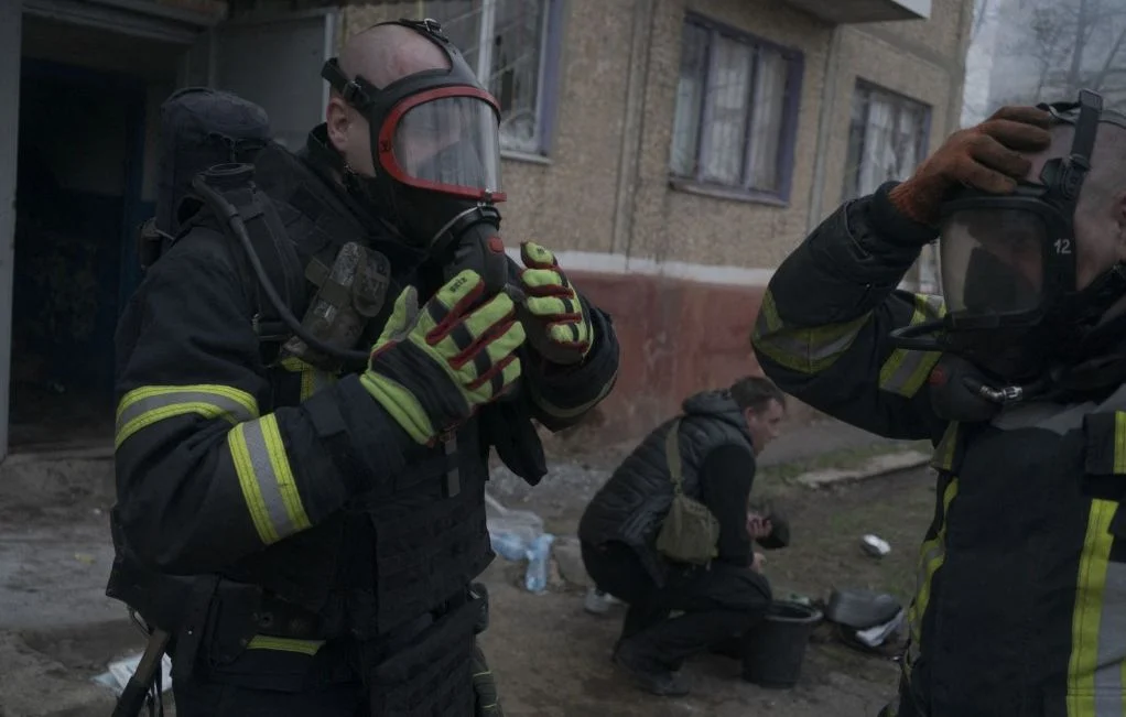 Guerre en Ukraine: Frappes russes, deux morts et des dizaines de blessés