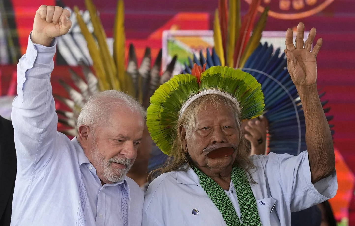 Au Brésil, Lula reçoit le soutien du chef Raoni pour la présidentielle