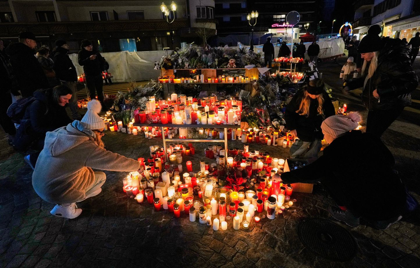 Le maire de Crans-Montana se dédouane de l’incendie qui a fait 41 morts