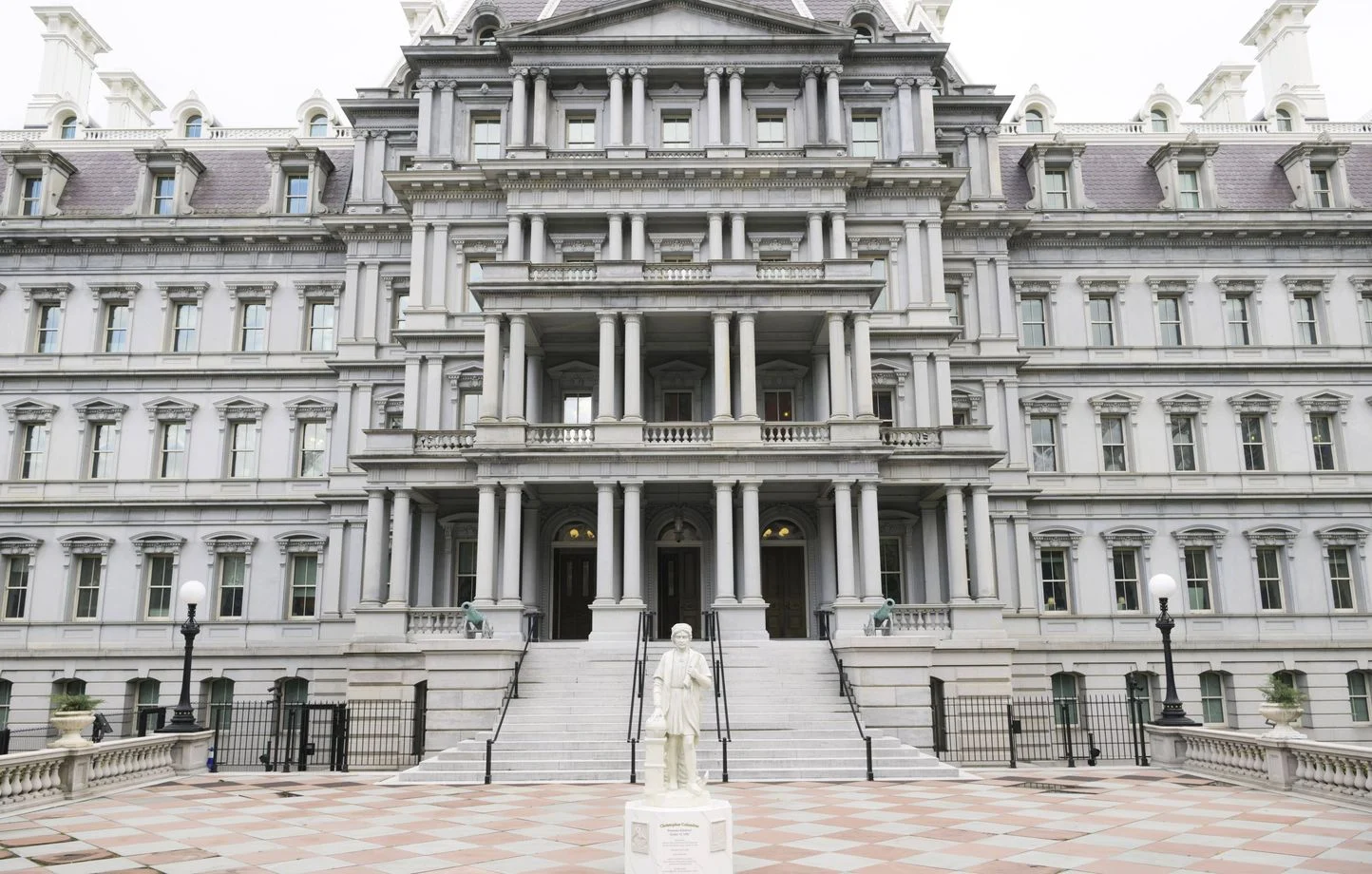 Etats-Unis : Donald Trump veut repeindre un bâtiment officiel avec une peinture « magique », les experts sceptiques