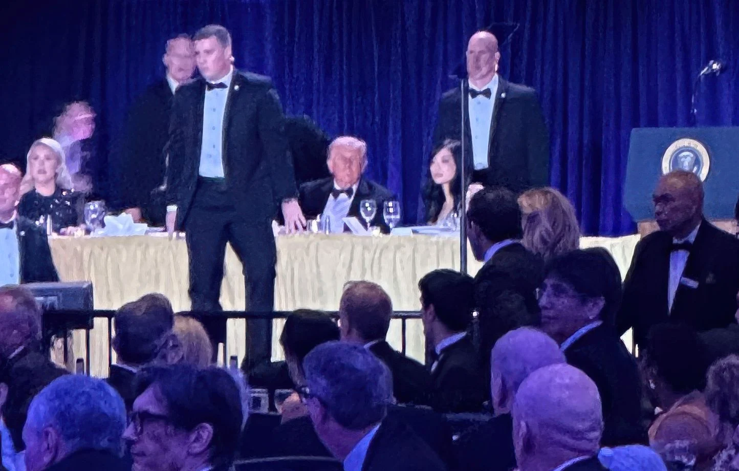 Tirs au gala de Washington avec Trump : « Un peu la confusion »… Des experts pointent les failles du Secret Service