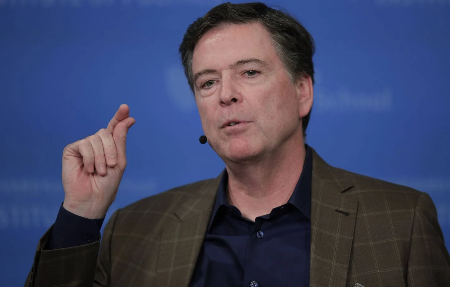 Un ex-directeur du FBI inculpé pour avoir menacé « la vie » de Trump