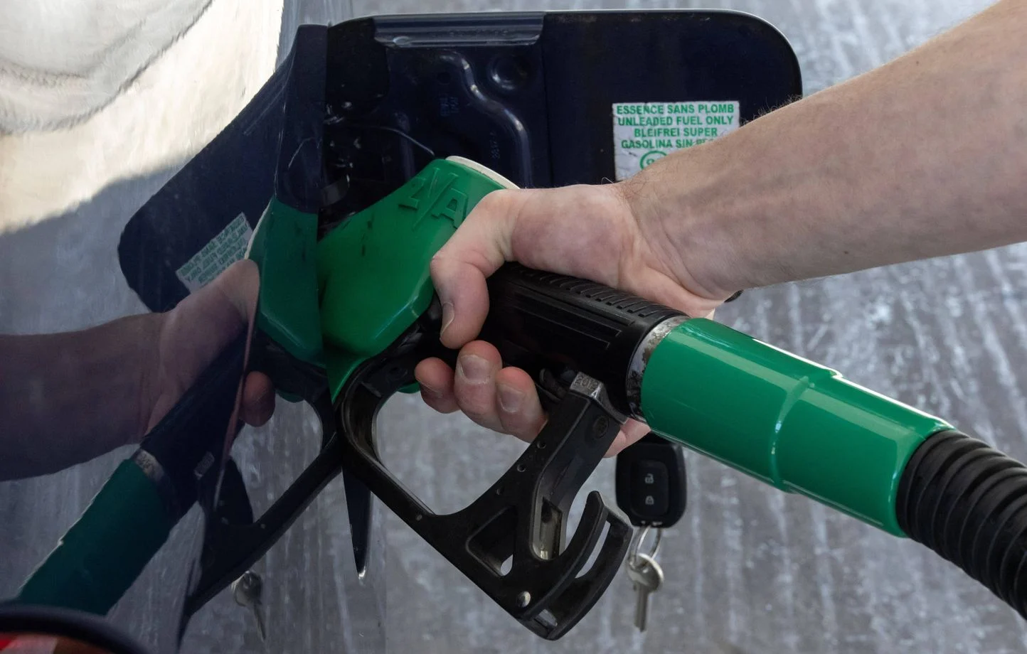 Guerre au Moyen-Orient: Les prix du pétrole s'envolent face aux incertitudes sur Ormuz