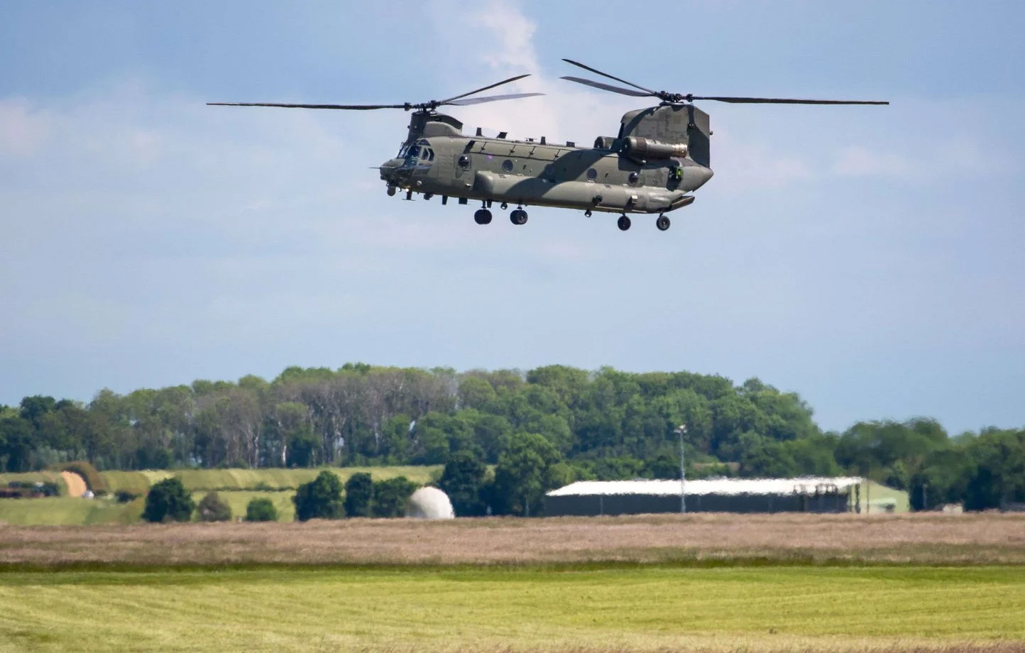 Três militares da Royal Navy morrem em queda de helicóptero