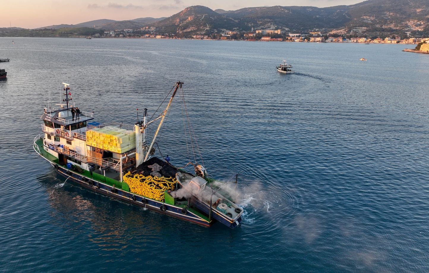 Que sait-on du bateau de pêche turc attaqué et coulé en mer Noire ?
