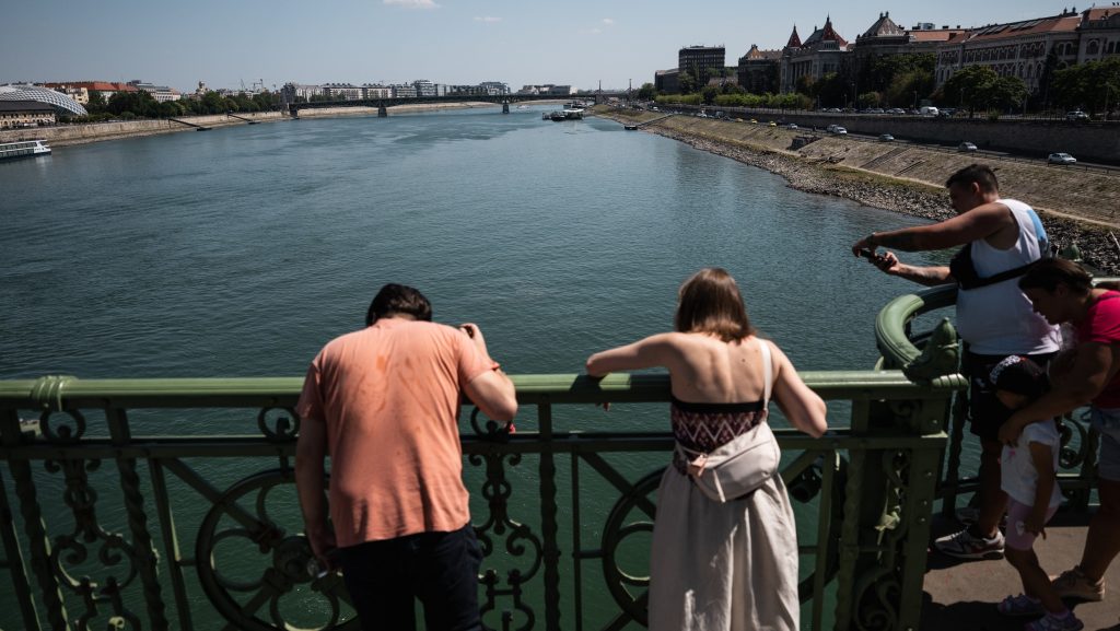 Elszállítják a Dunában talált robbanószereket, lezárásokra kell készülni