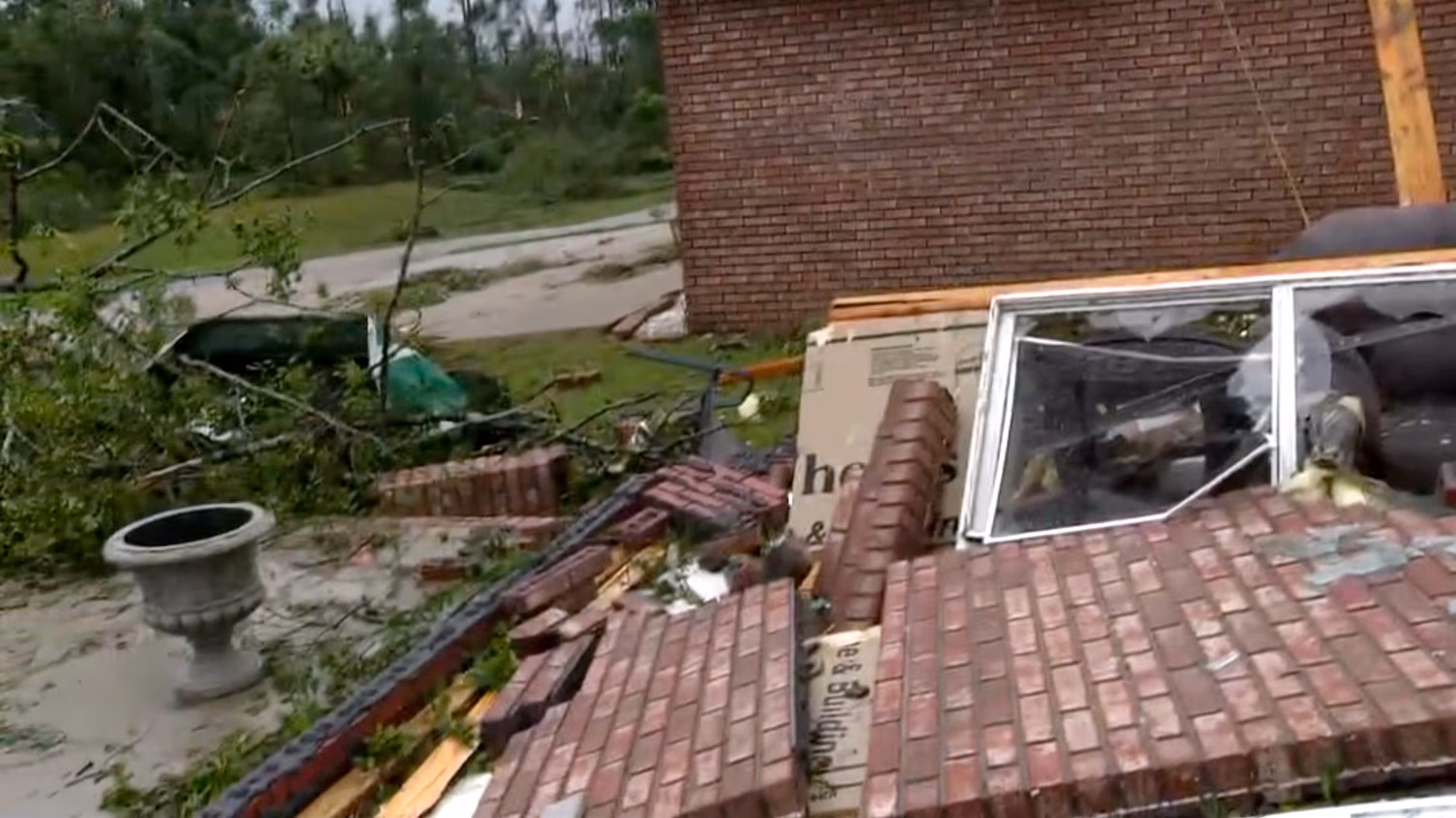 Mississippi tornadoes injure over a dozen, leave trail of destruction