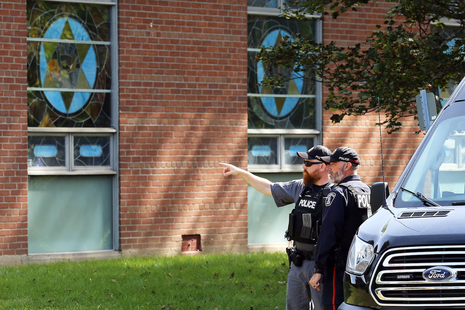Suspect in shooting outside Ontario synagogue that injured officer dies: Authorities