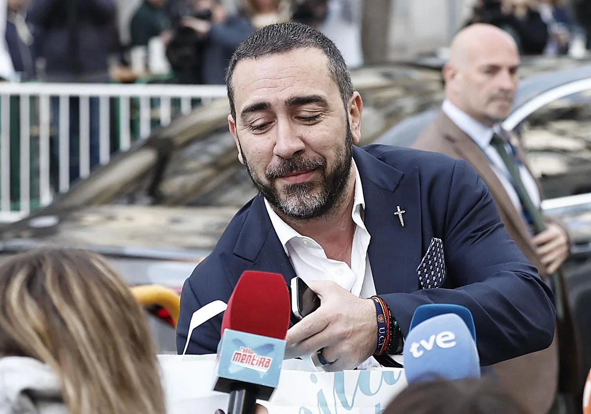 Cruasanes, rosarios y un enganche pirata a la toma de la luz