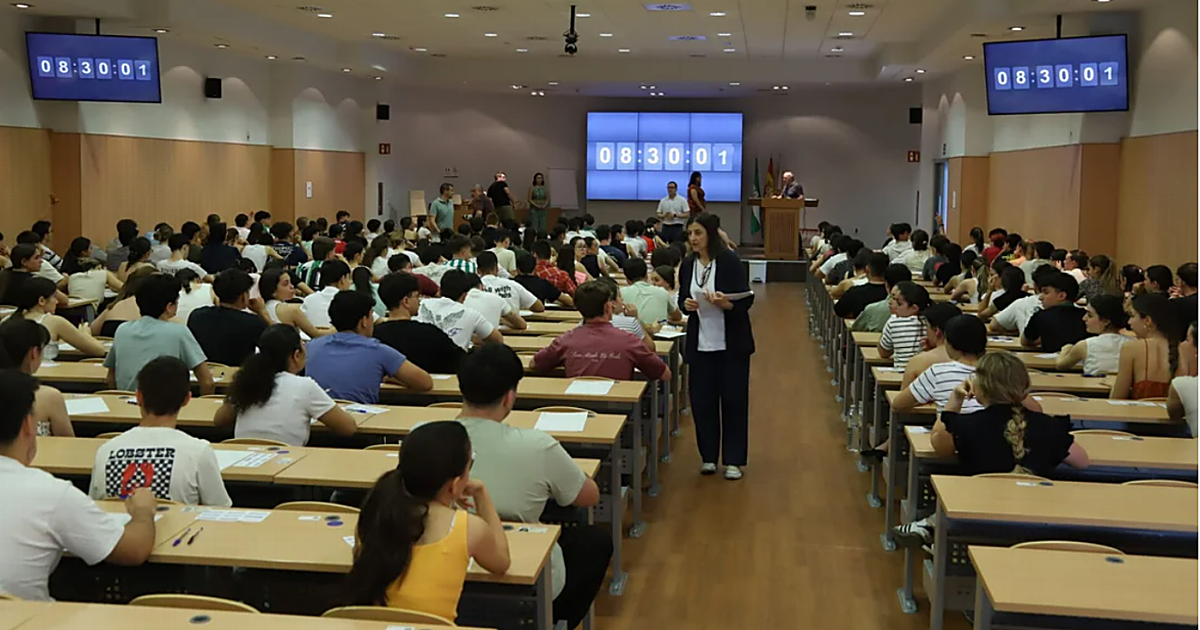 Cómo hacer la preinscripción a la Universidad en Andalucía paso a paso