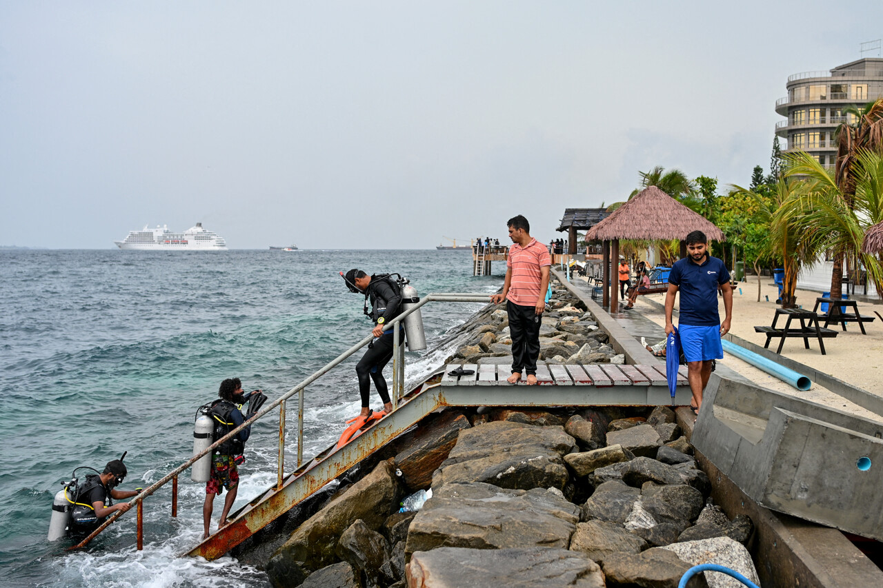 Conditions difficiles, problèmes de bouteilles… ce que l'on sait de la mort des cinq plongeurs aux Maldives
