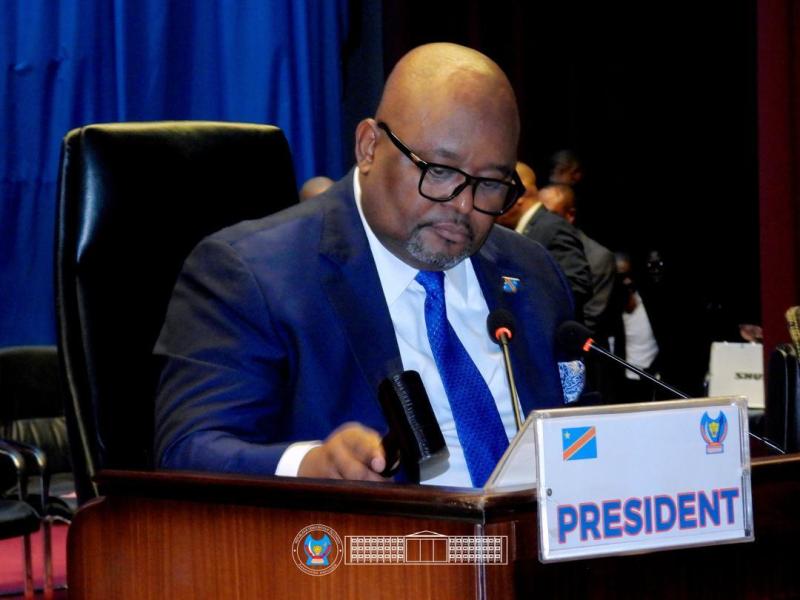 « Désormais, sur les grandes questions d’intérêt national, la parole pourra être donnée directement au peuple congolais », déclare Aimé Boji après adoption de la proposition de