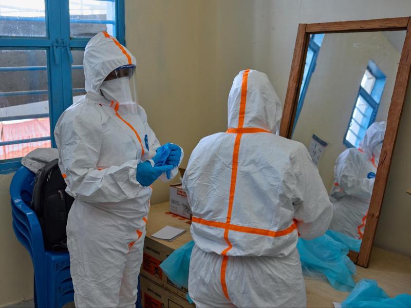 Ebola en Ituri : sept survivants quittent le CTE de Rwampara, dont le premier bébé guéri depuis le début de l’épidémie