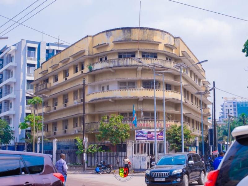 Kinshasa : le DG Félicien Tshimungu tire la sonnette sur des tentatives de spoliation du bâtiment de l’INA et de l’INAS à Gombe