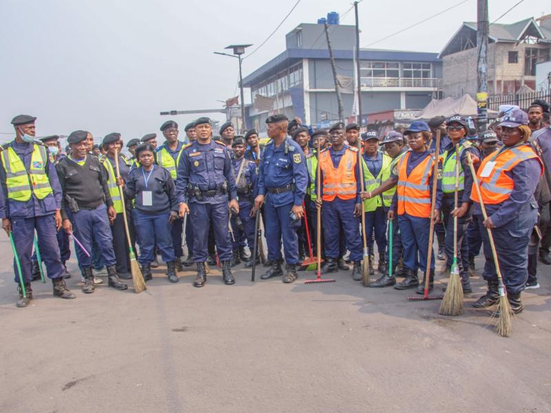 Kinshasa : le Commissaire provincial de la police lance l'opération d'assainissement du Boulevard Lumumba pour fluidifier la circulation au quartier 1