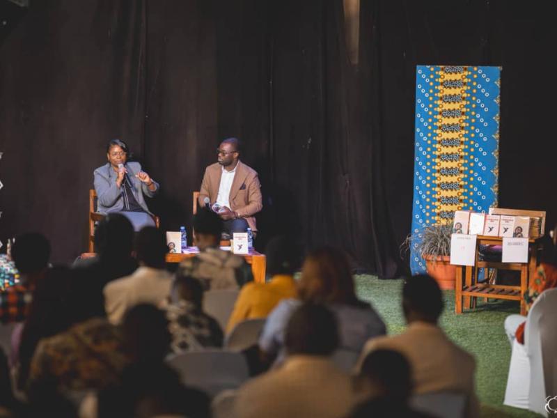 Kinshasa : Nelly Tshela Mutay présente deux ouvrages dédiés au leadership et au développement personnel