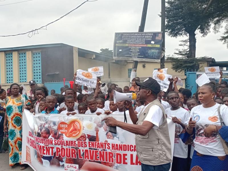 Kinshasa : une caravane pour réclamer une école inclusive en faveur des enfants en situation de handicap
