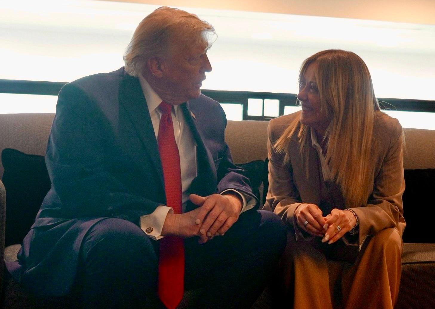Alta tensione Meloni-Trump: "Allibita, si è inventato tutto". Lui: "Mia fan ma non la voglio. Non c'era per Hormuz"