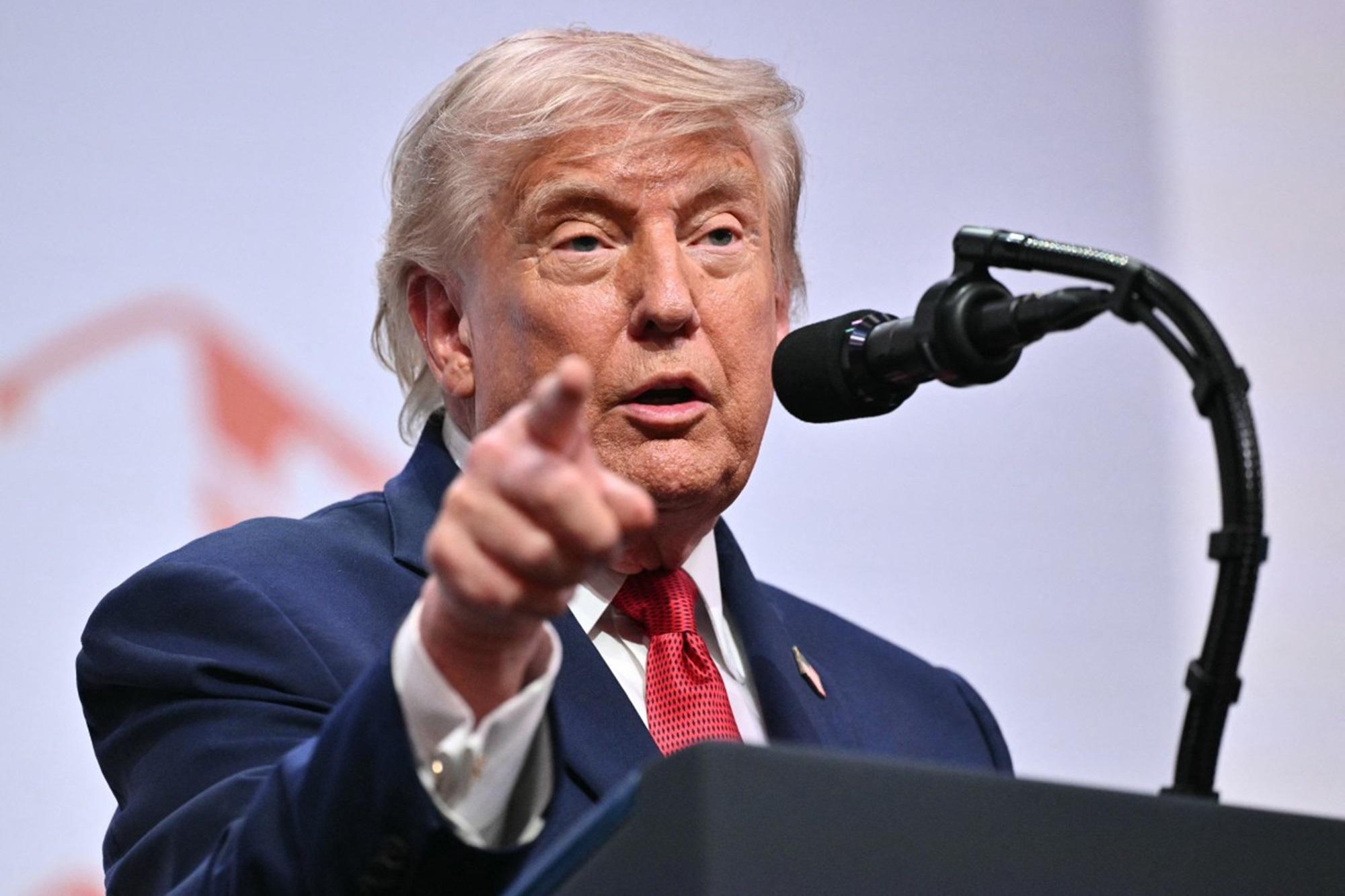 Italia-Usa, governo 'smorza' polemica con Trump. Meloni dagli Alpini: "Un po' di sano orgoglio nazionale"