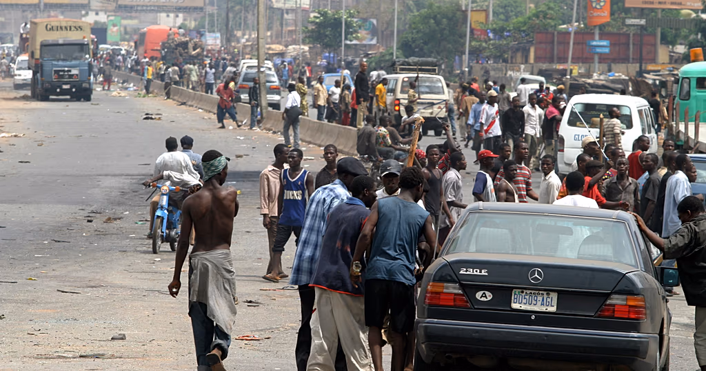 Teachers protest schoolchildren kidnappings in Nigeria