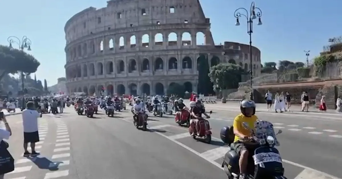 Le diecimila Vespe che hanno invaso il centro di Roma [VIDEO]