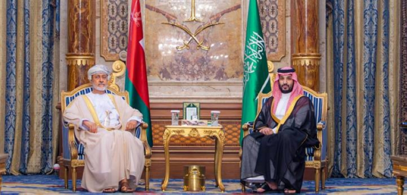 ولي العهد وسلطان عُمان يبحثان الحفاظ على أمن واستقرار المنطقة