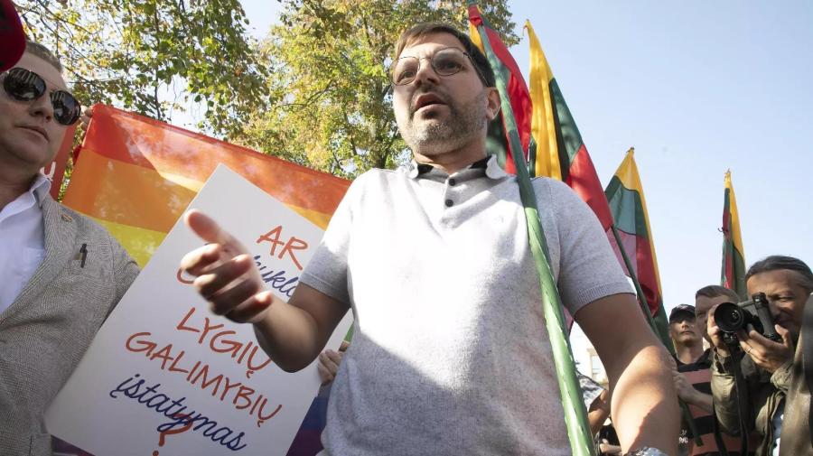 Paaiškėjo, kodėl į užsienį vykęs A. Kandrotas oro uoste nebuvo sustabdytas