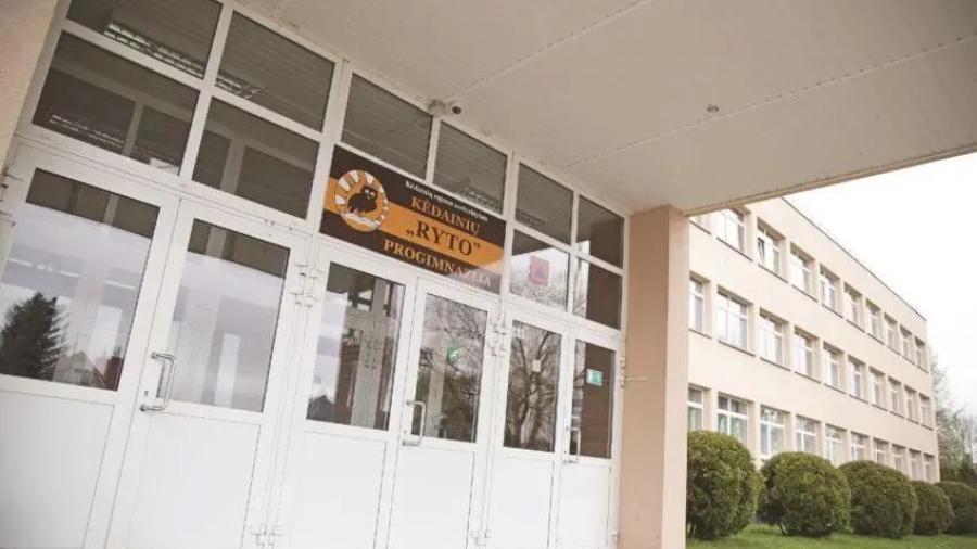 Kėdainių „Ryto“ progimnazijoje – kraupus incidentas: vienas vaikas smaugtas, kitas – subadytas, trečias viską filmavo