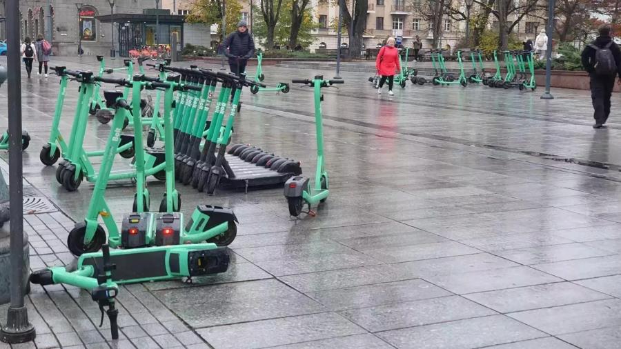 More Control: Municipal Officers May Be Able to Restrain Scooter and Bicycle Riders (If Parliament Approves)