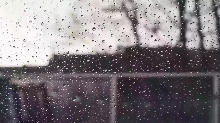 Weather "on the edge": neither very hot nor cold, but plenty of rain