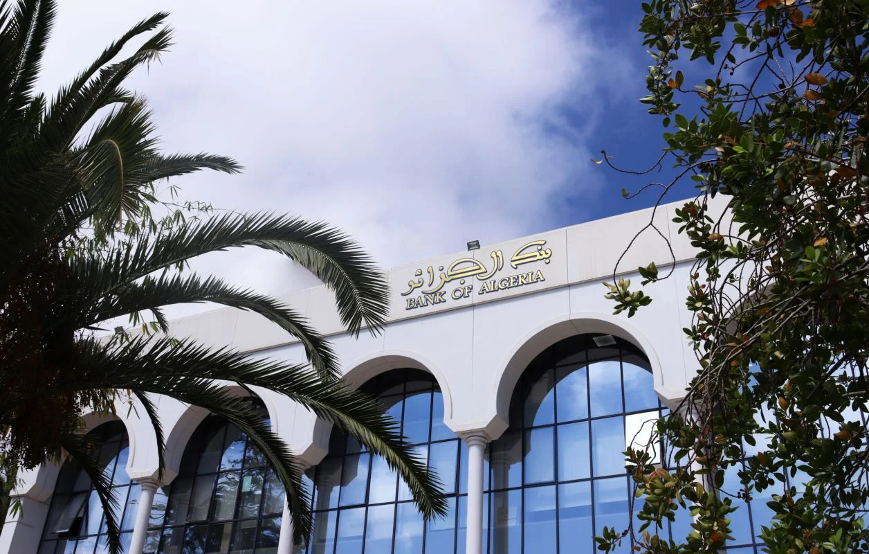 Cartes, paiement mobile, crédit à la consommation : la Banque d’Algérie publie le recueil actualisé des produits et services bancaires autorisés