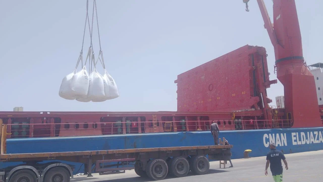 Port de Mostaganem : plus de 13.000 tonnes de produits chargées pour l’exportation en un jour