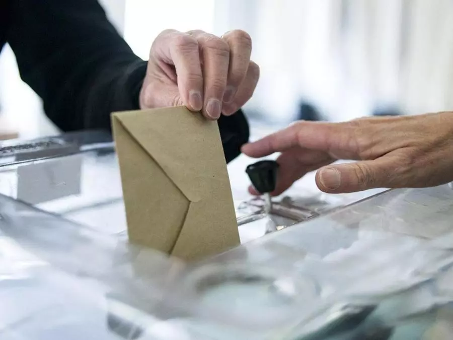 Législatives en Algérie : un taux de participation de 11,24% à 15h00
