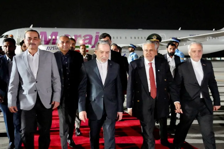Iran’s foreign minister leaves Pakistan, heads to Russia for more talks