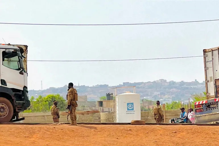 Al-Qaeda-linked fighters storm Mali prison, block food supplies to Bamako