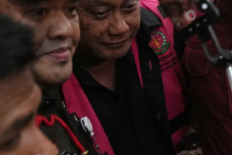 Indonesia arrests officials in crackdown on corruption