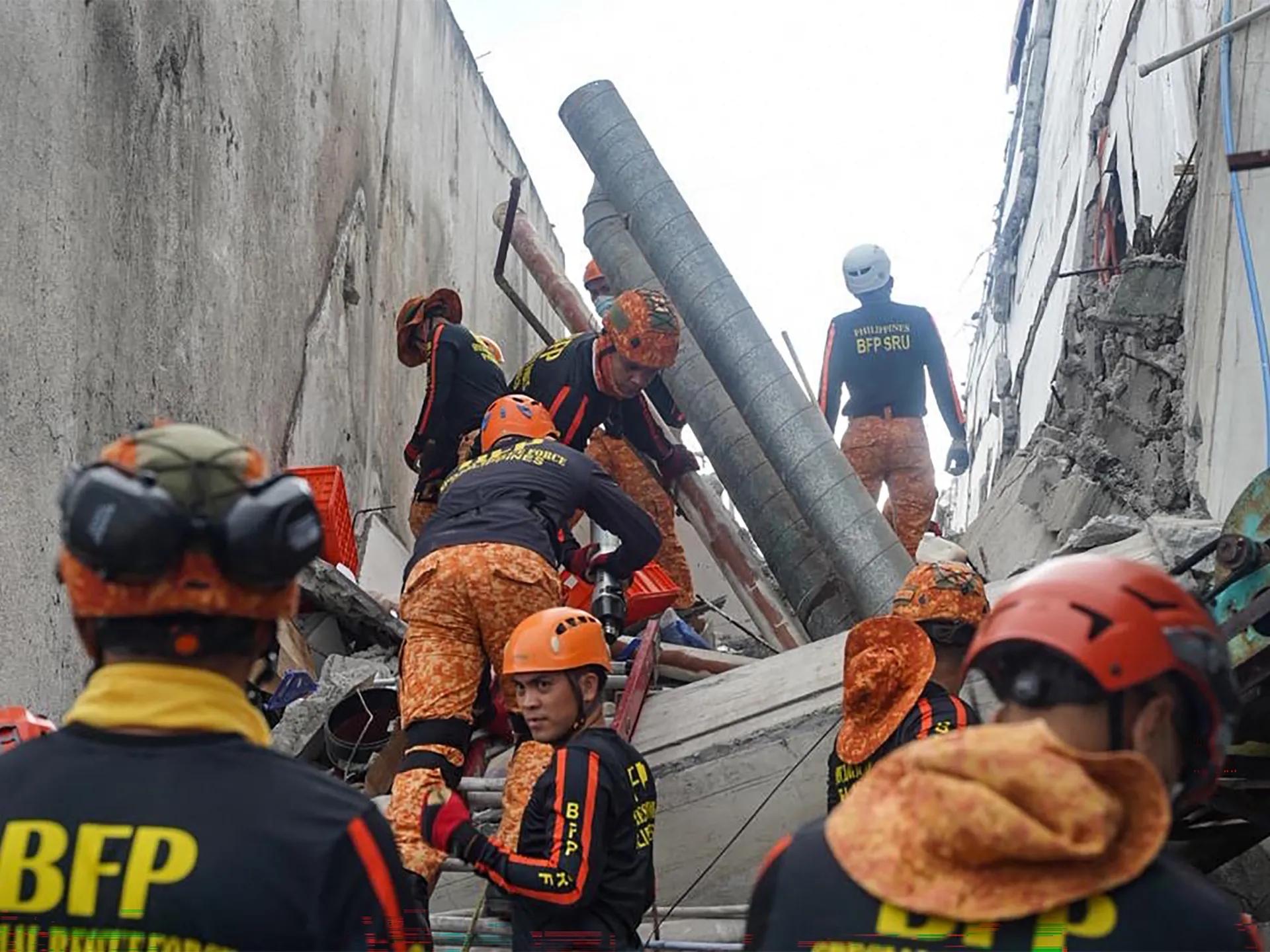 Photos: Southern Philippines hit by 7.8-magnitude earthquake