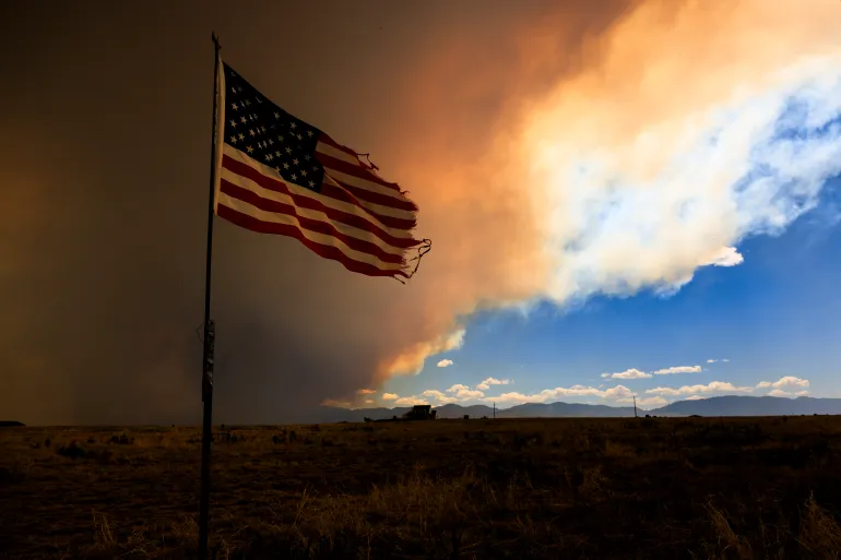 Thousands forced to evacuate in Colorado as wildfire spreads
