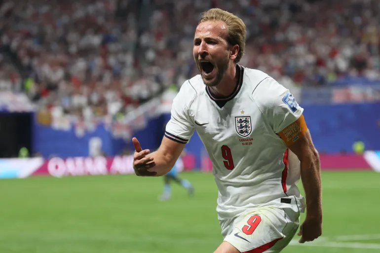 Which teams are in the FIFA World Cup Round of 16, and what’s the schedule?