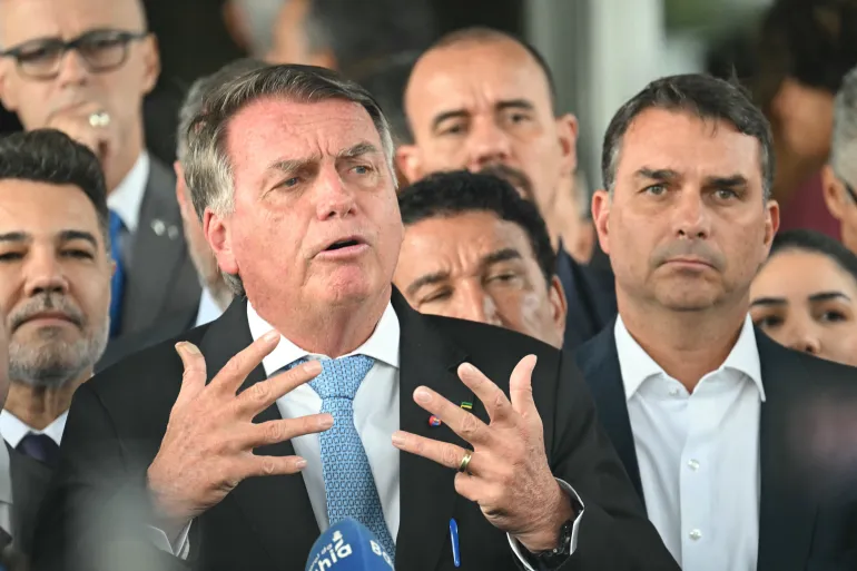 ব্রাজিলের আদালতের নির্দেশ: Bolsonaro-এর ছেলেকে প্রাক্তন প্রেসিডেন্টকে দেখা করতে ৯০ দিনের নিষেধাজ্ঞা