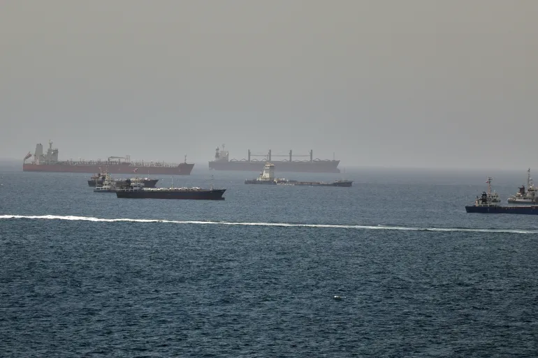 Ölpreise erreichen Einmonatshoch, da US-Iran-Angriffe die Aussichten für die Straße von Hormus trüben
