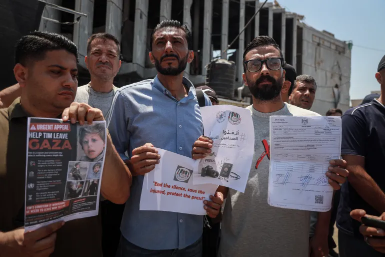 Tornando-se a própria história: jornalistas feridos lutam para deixar Gaza em busca de tratamento